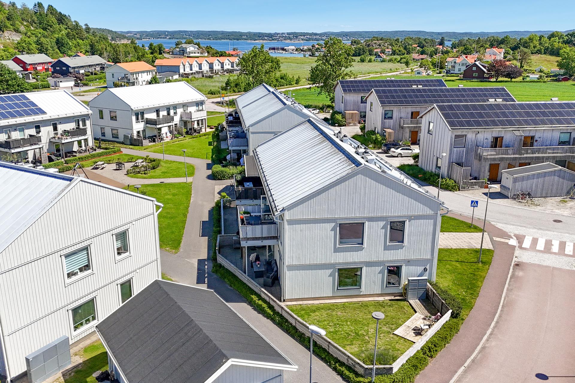 Fantastiskt fin lägenhet med uteplats och egen trädgård!